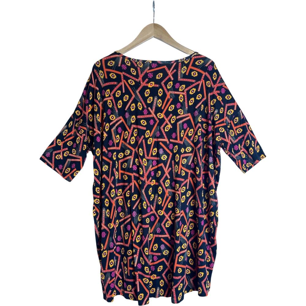 LuLaRoe Irma Tunic Top XL NWT Black Geometric Floral Print Oversized - Picture 5 of 7